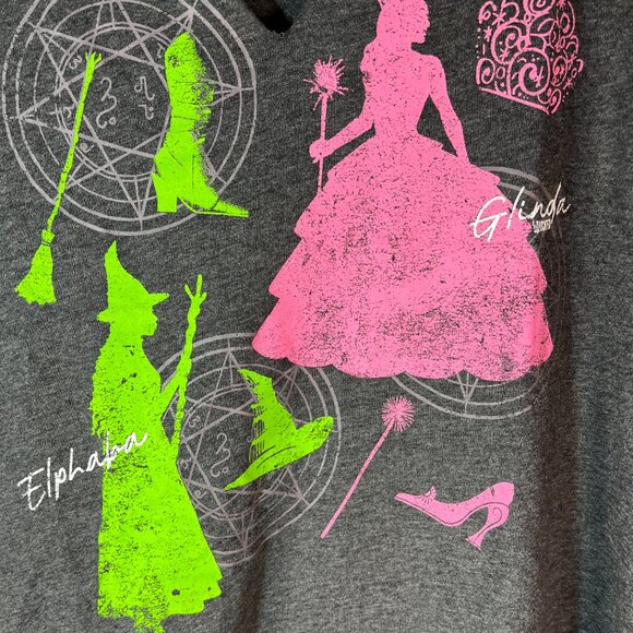 Wicked Glinda & Elphaba Graphic Tee NWT XL Dark Gray Notch Neck Broadway Movie S - Picture 2 of 5